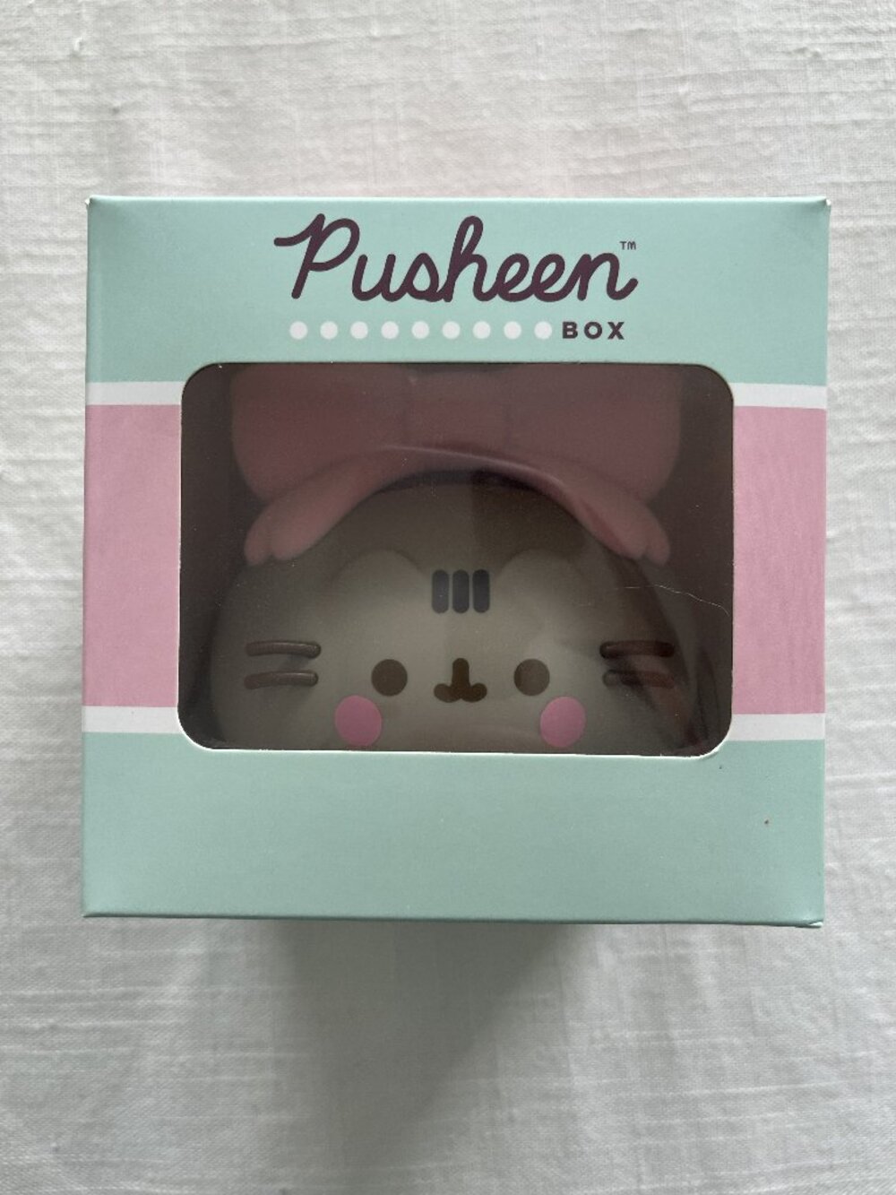 Pusheen Box Exclusive Ribbon Bow Vinyl Figure (2024)